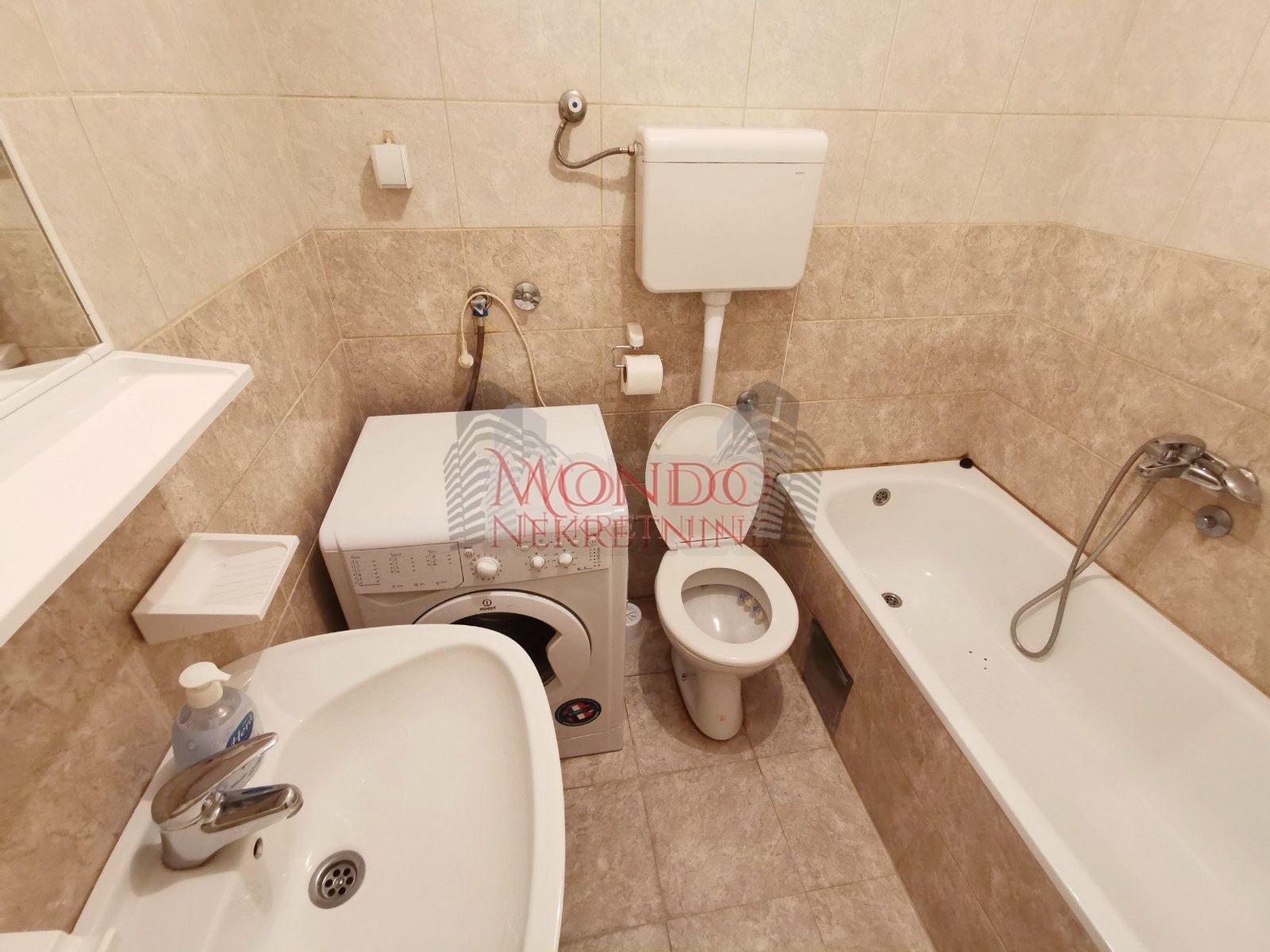 Izdaje se odlican jednoiposoban stan u Duvanistu kod Emmezete