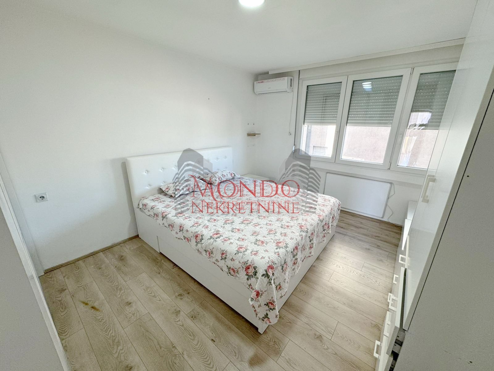 Dvoiposoban stan preko puta os Ucitelj Tasa