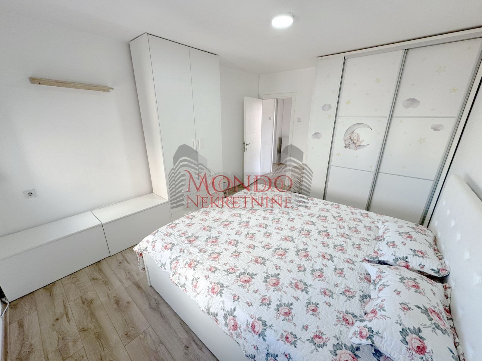 Dvoiposoban stan preko puta os Ucitelj Tasa