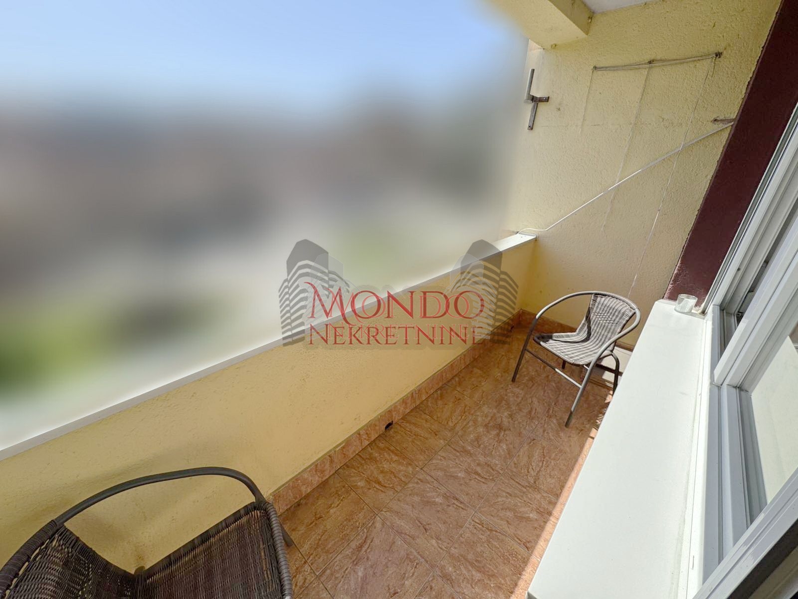 Dvoiposoban stan preko puta os Ucitelj Tasa