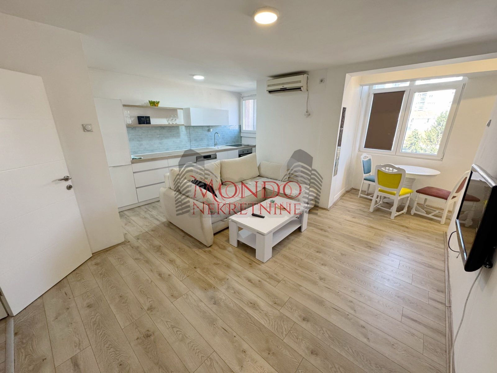 Dvoiposoban stan preko puta os Ucitelj Tasa