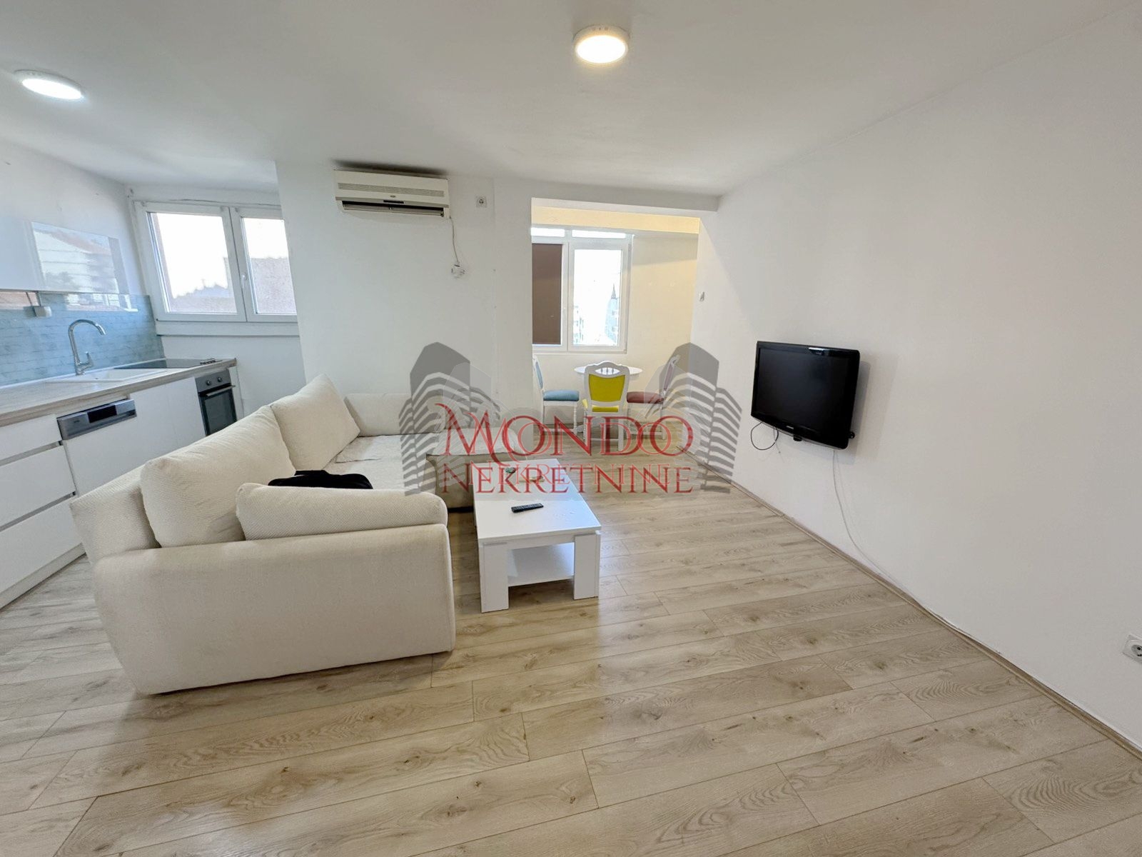 Dvoiposoban stan preko puta os Ucitelj Tasa