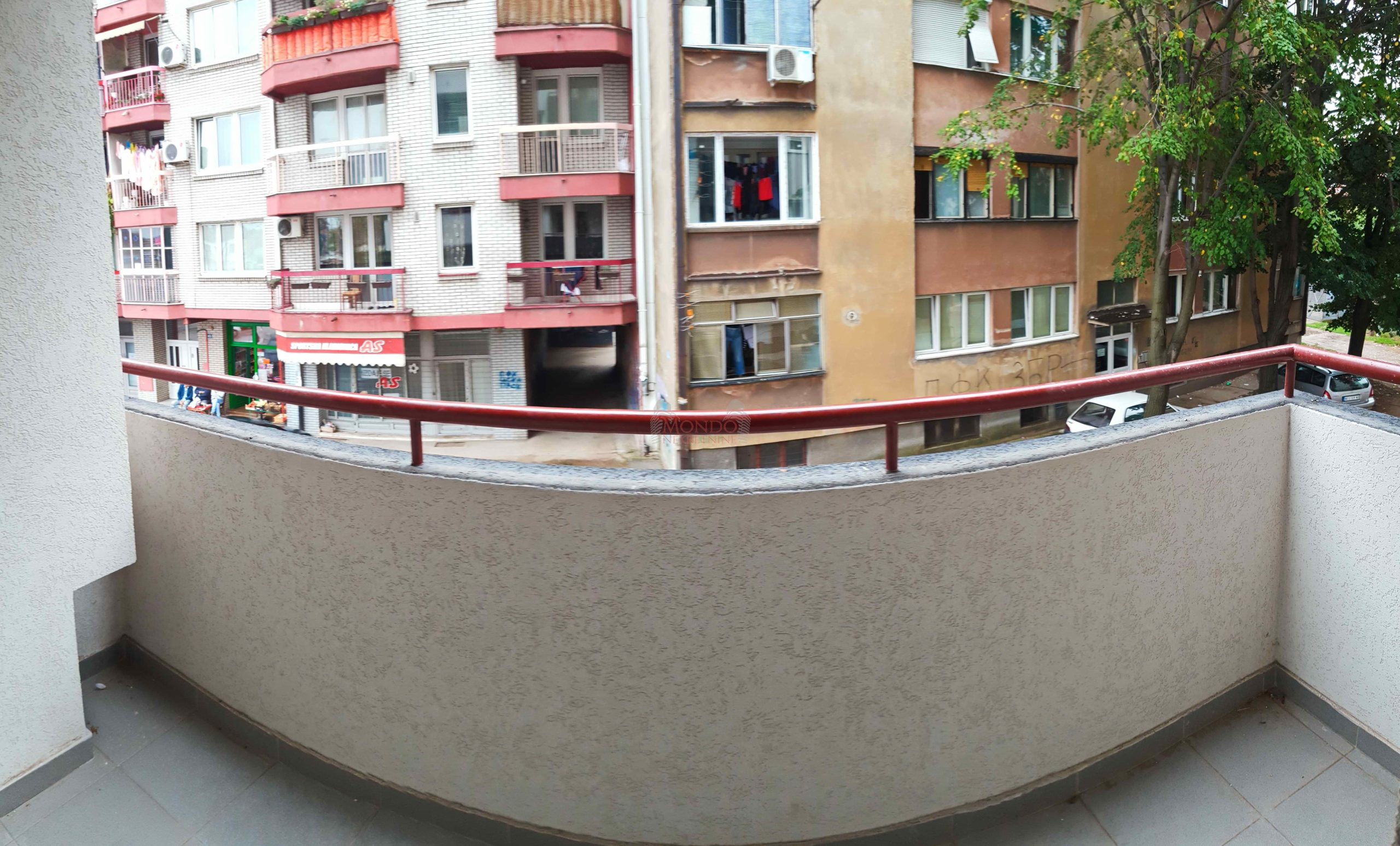 Izdaje se jednoiposoban stan u centru ul. Generala Milojka Lesjanina