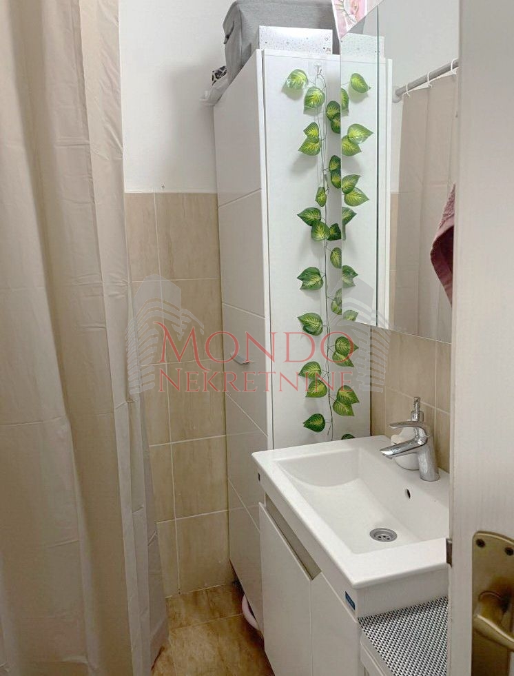 Jednoiposoban stan na Panteleju, novogradnja, Studenicka