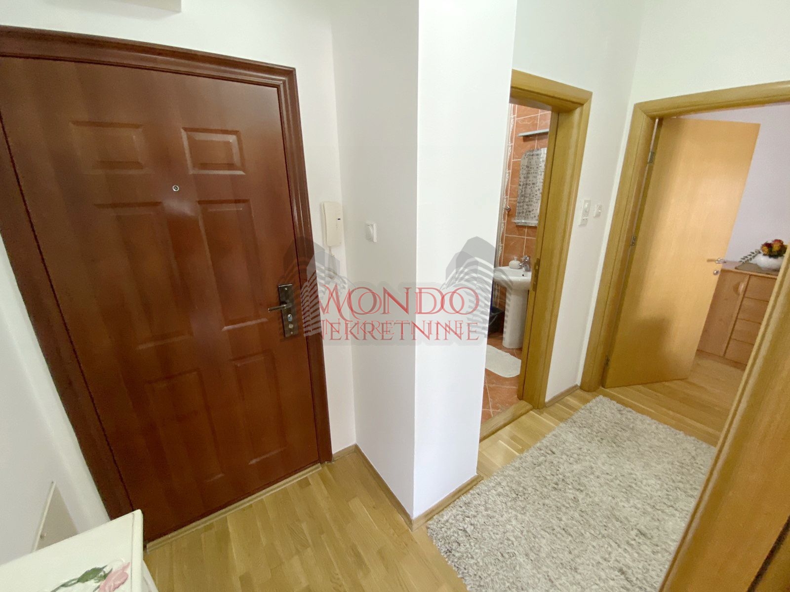 Jednoiposoban nov stan kod Filozofskog fakulteta, novogradnja,parking!