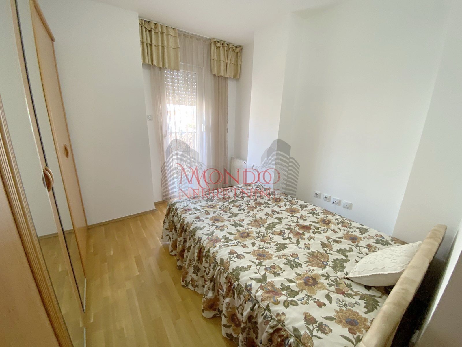 Jednoiposoban nov stan kod Filozofskog fakulteta, novogradnja,parking!