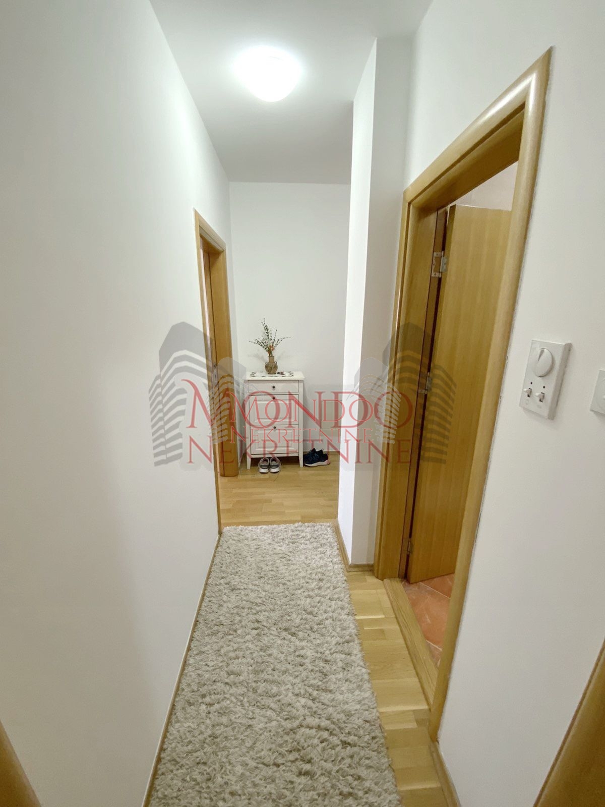 Jednoiposoban nov stan kod Filozofskog fakulteta, novogradnja,parking!