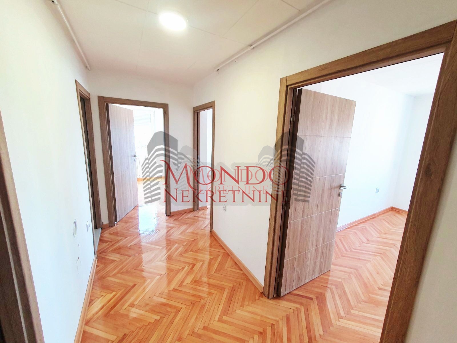 Dvosoban stan kod Doma zdravlja