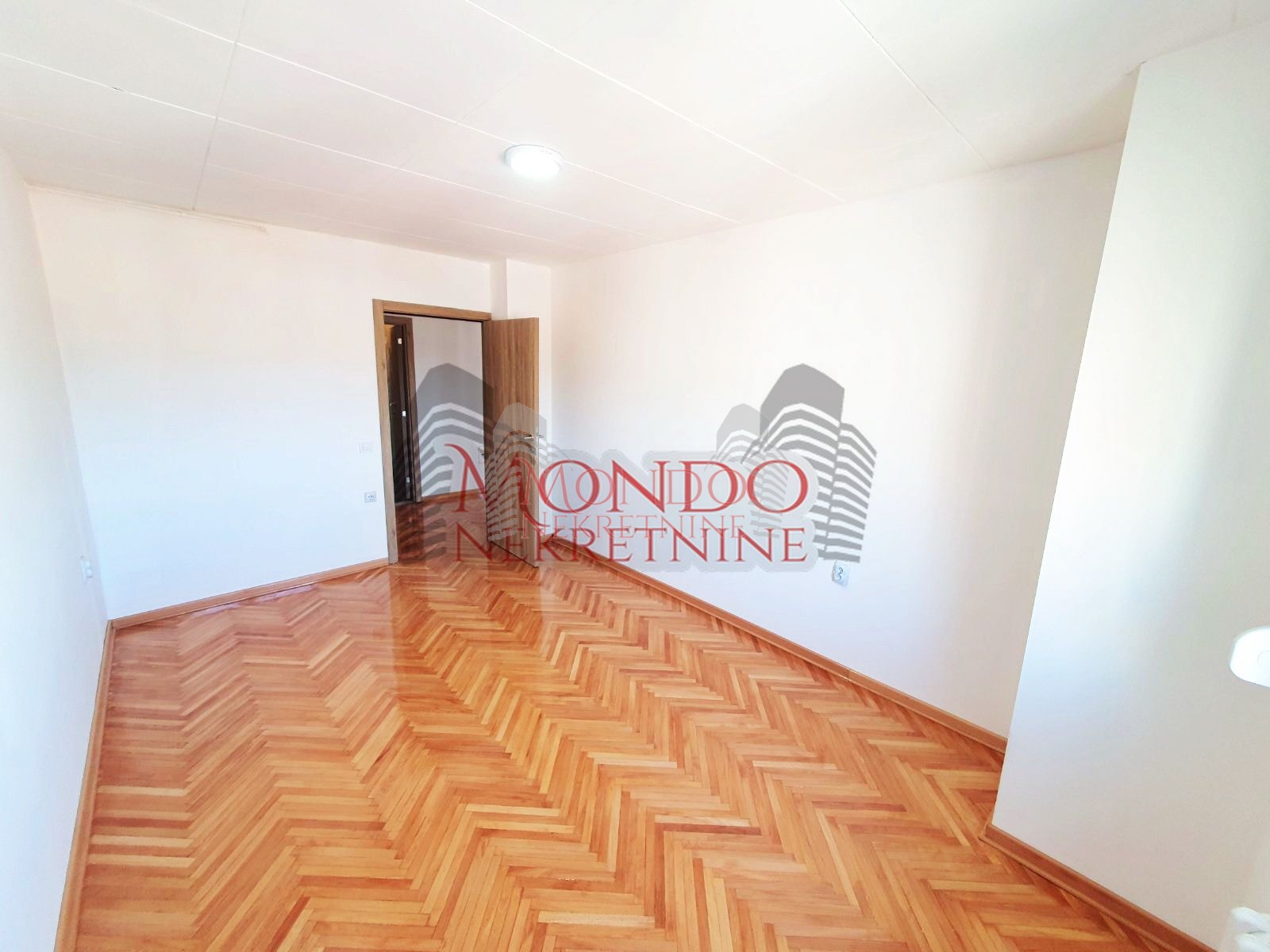 Dvosoban stan kod Doma zdravlja