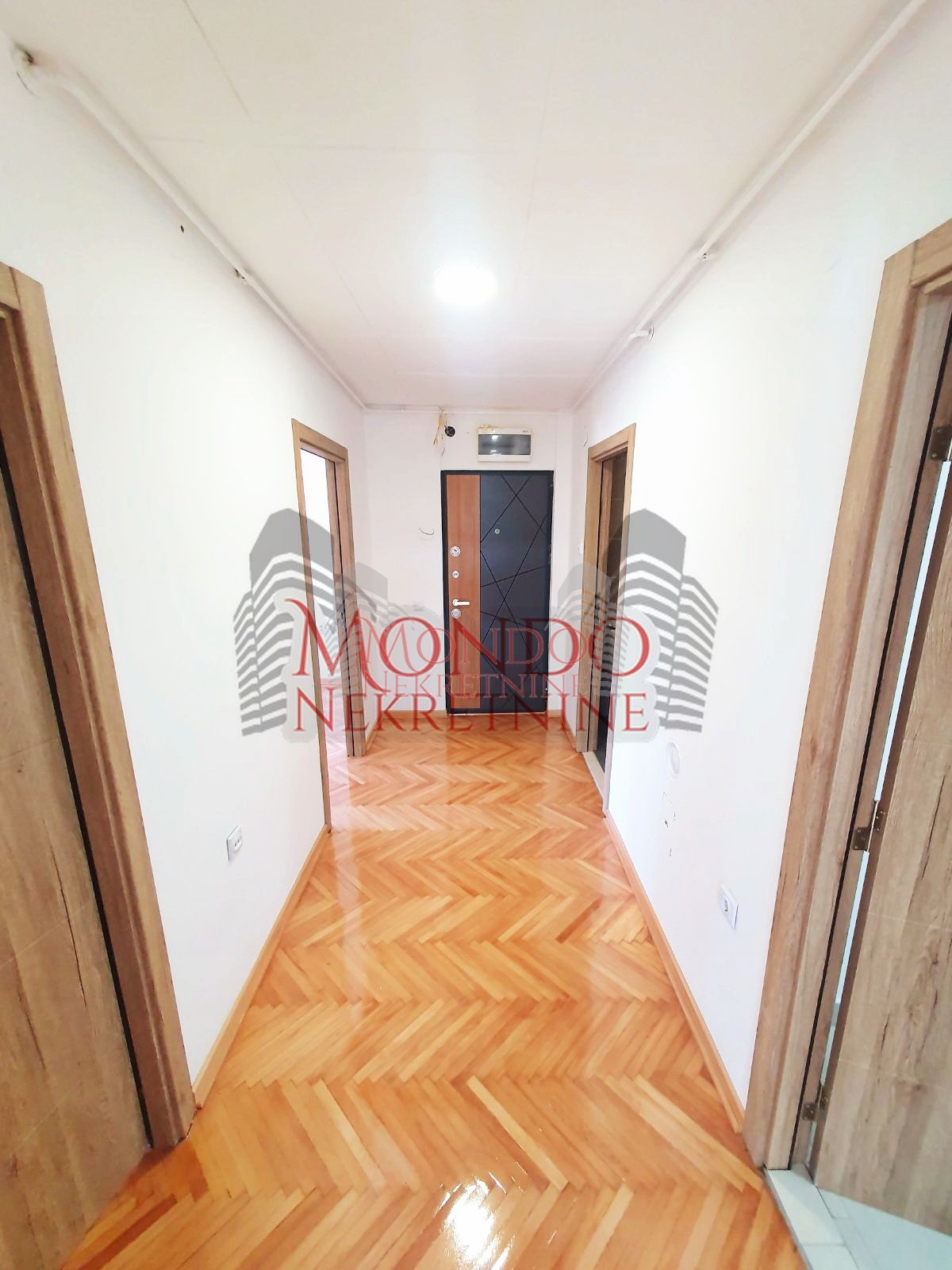 Dvosoban stan kod Doma zdravlja