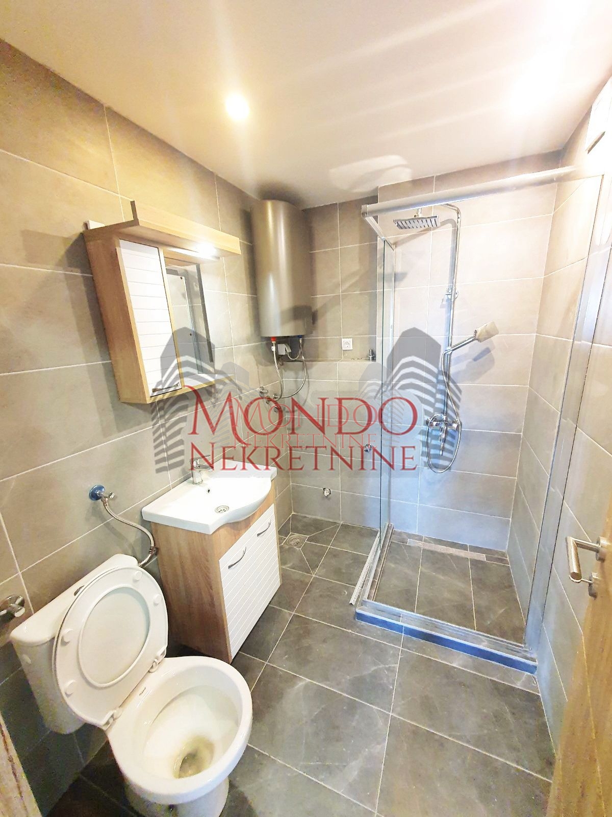 Dvosoban stan kod Doma zdravlja