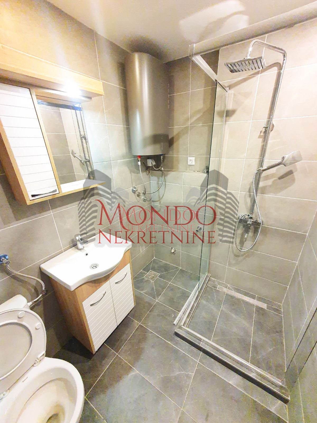 Dvosoban stan kod Doma zdravlja