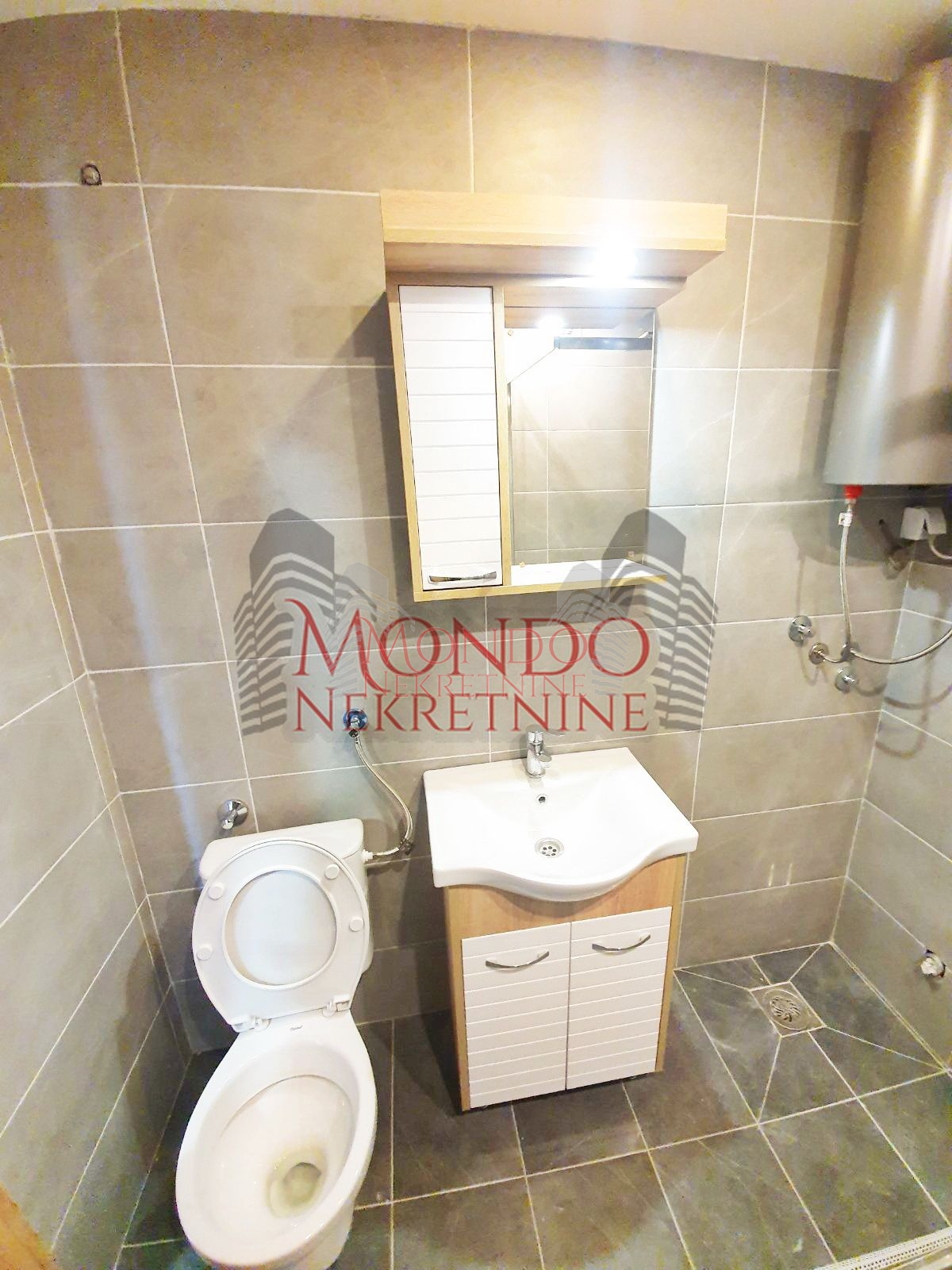 Dvosoban stan kod Doma zdravlja