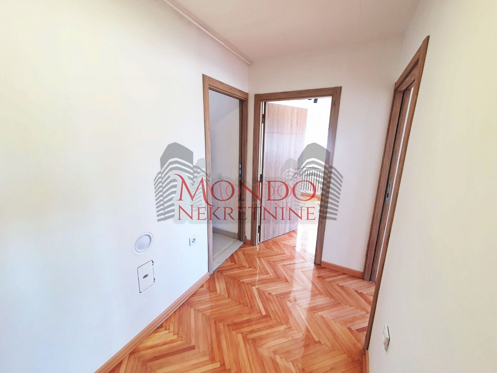 Dvosoban stan kod Doma zdravlja