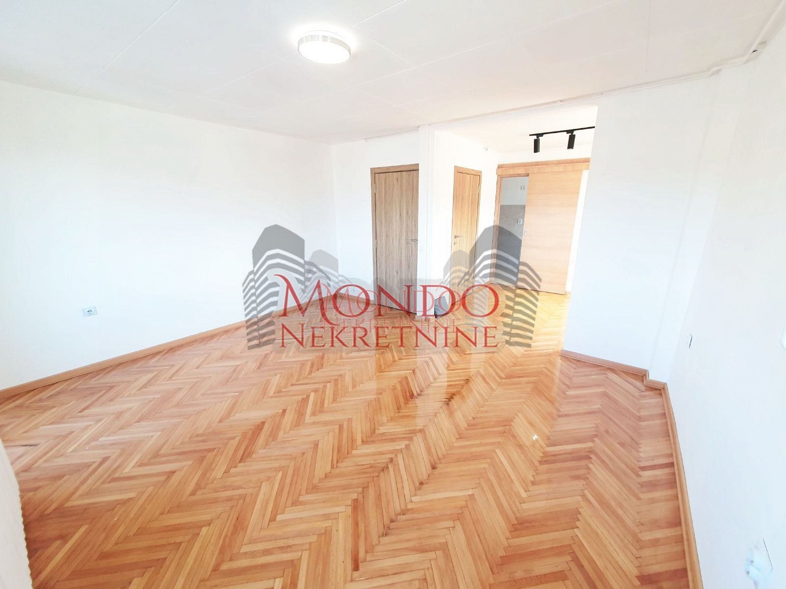 Dvosoban stan kod Doma zdravlja