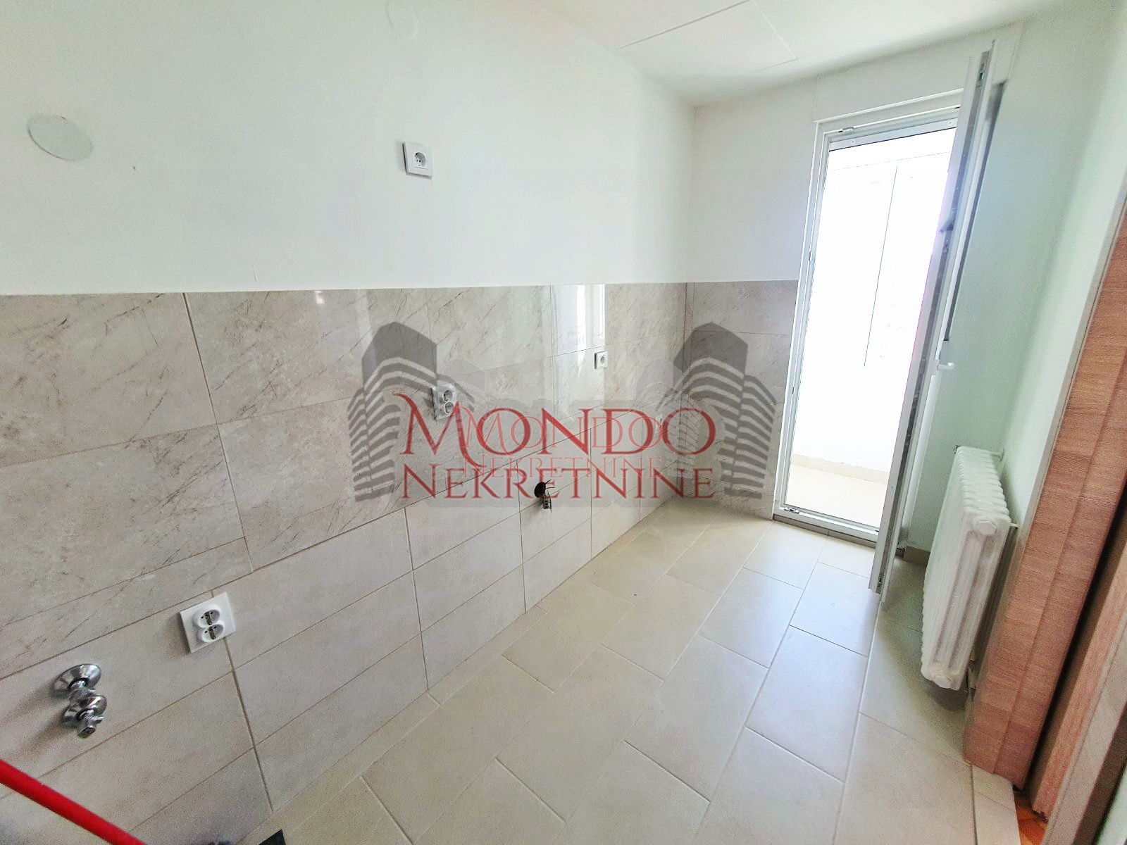 Dvosoban stan kod Doma zdravlja