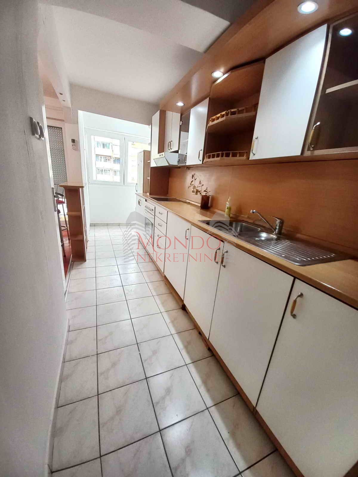 Dvoiposoban stan kod Gradske bolnice, cg, 2 sprat, Niš