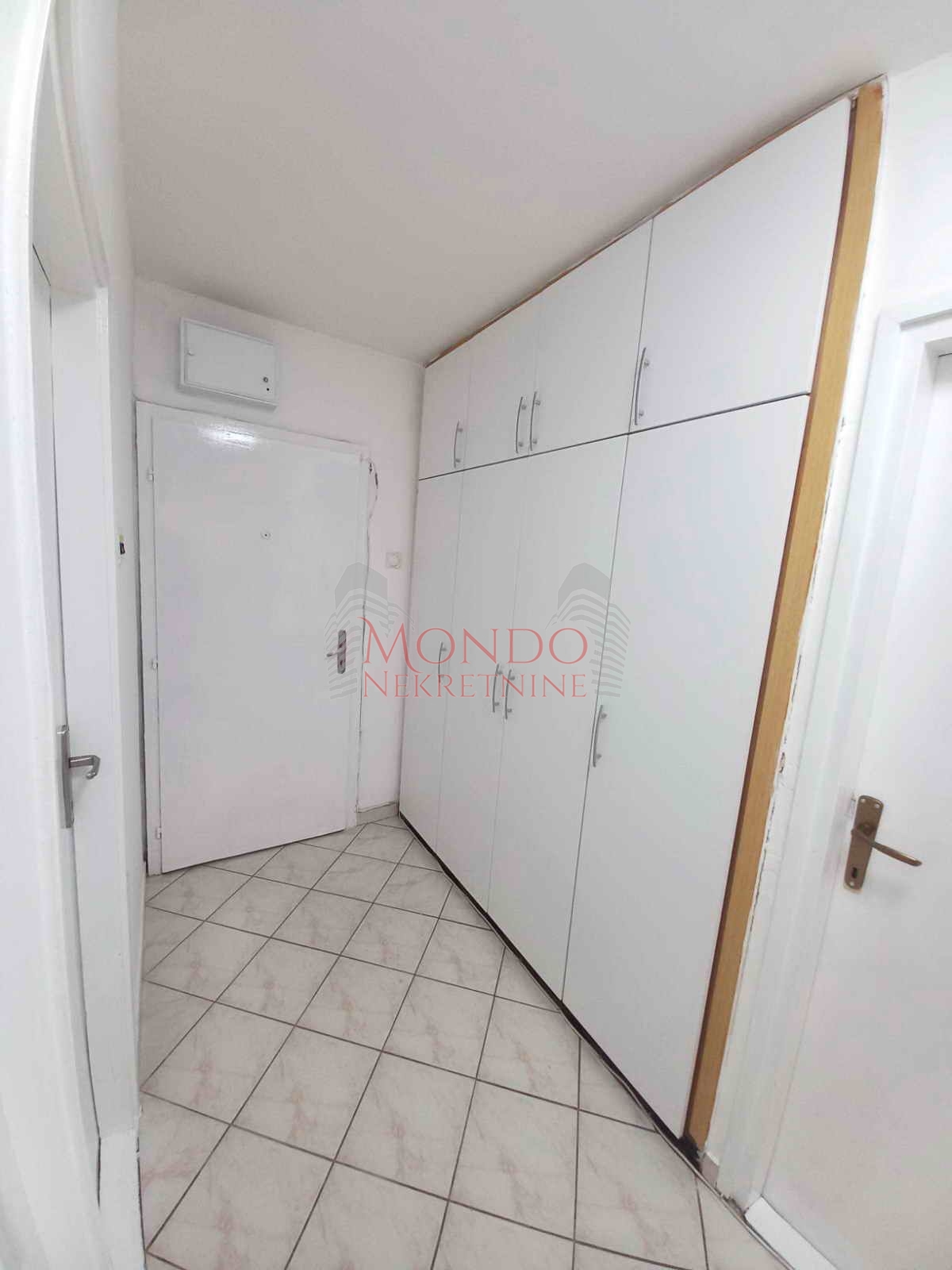 Dvoiposoban stan kod Gradske bolnice, cg, 2 sprat, Niš