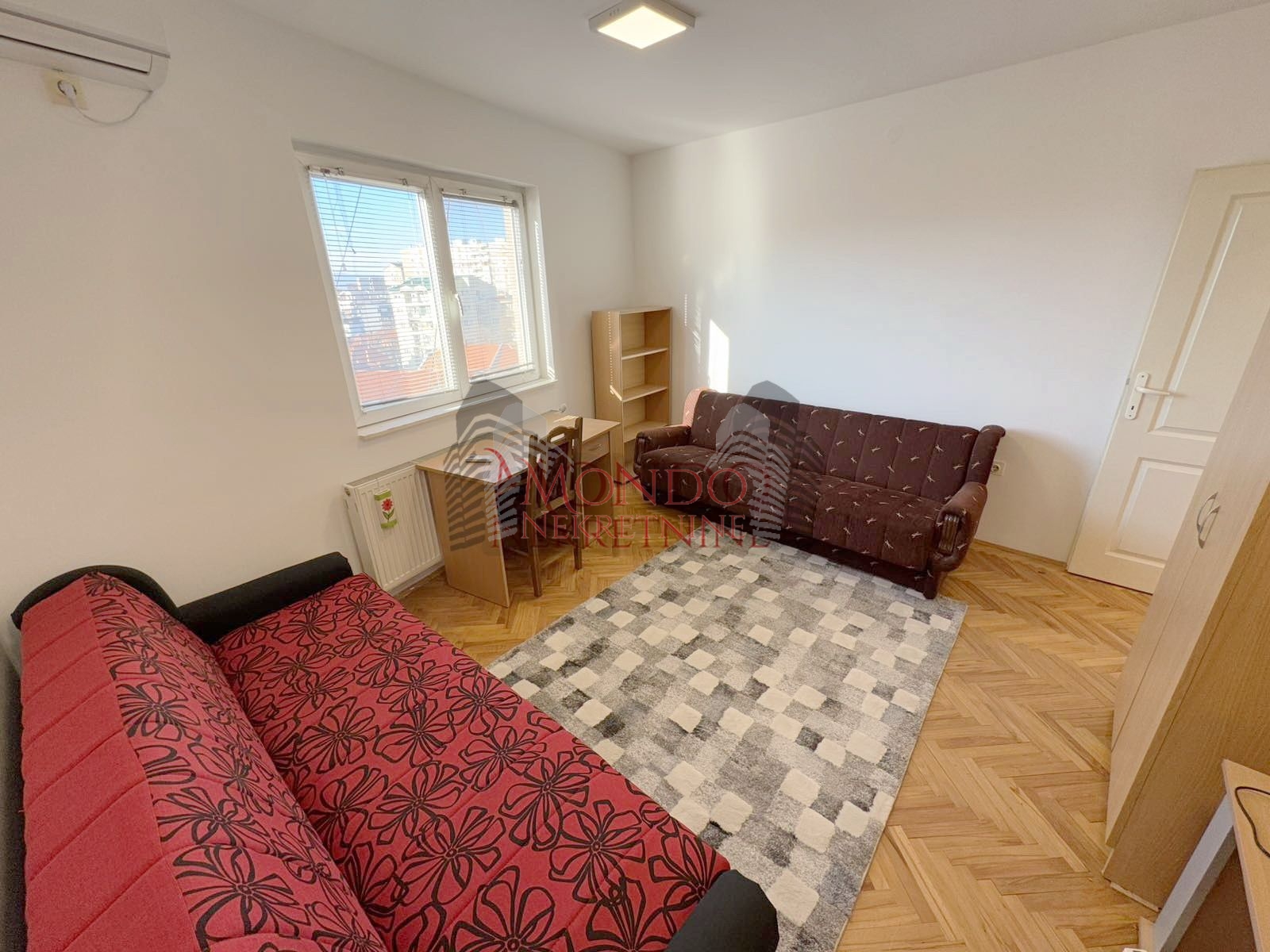 Jednosoban stan centru grada na Margeru preko puta Saborne crkve