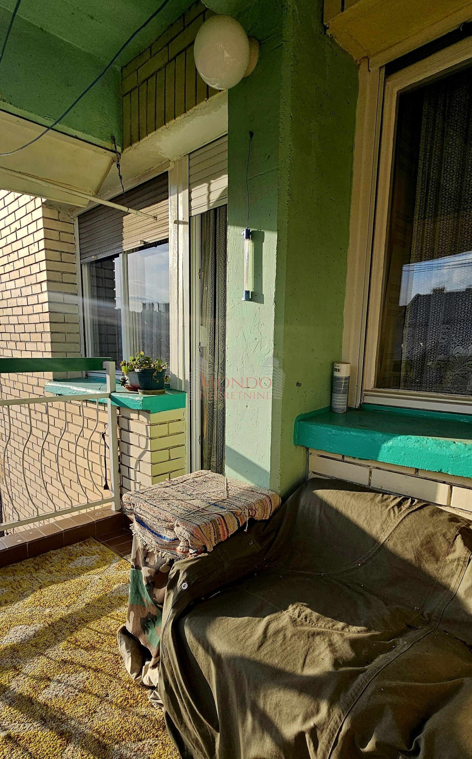 Odličan trosoban stan, 85 m2, IV sprat