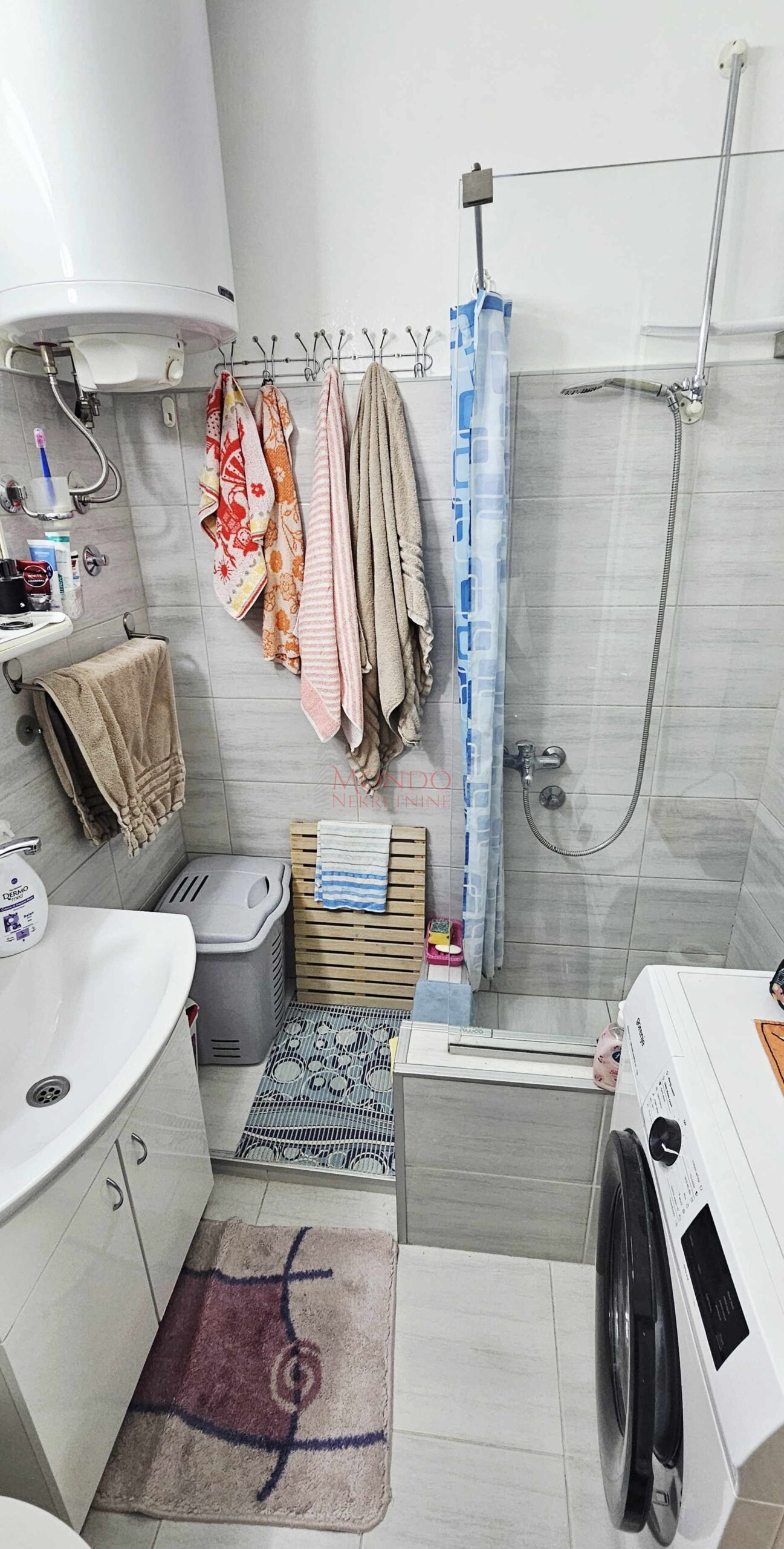 Odličan trosoban stan, 85 m2, IV sprat