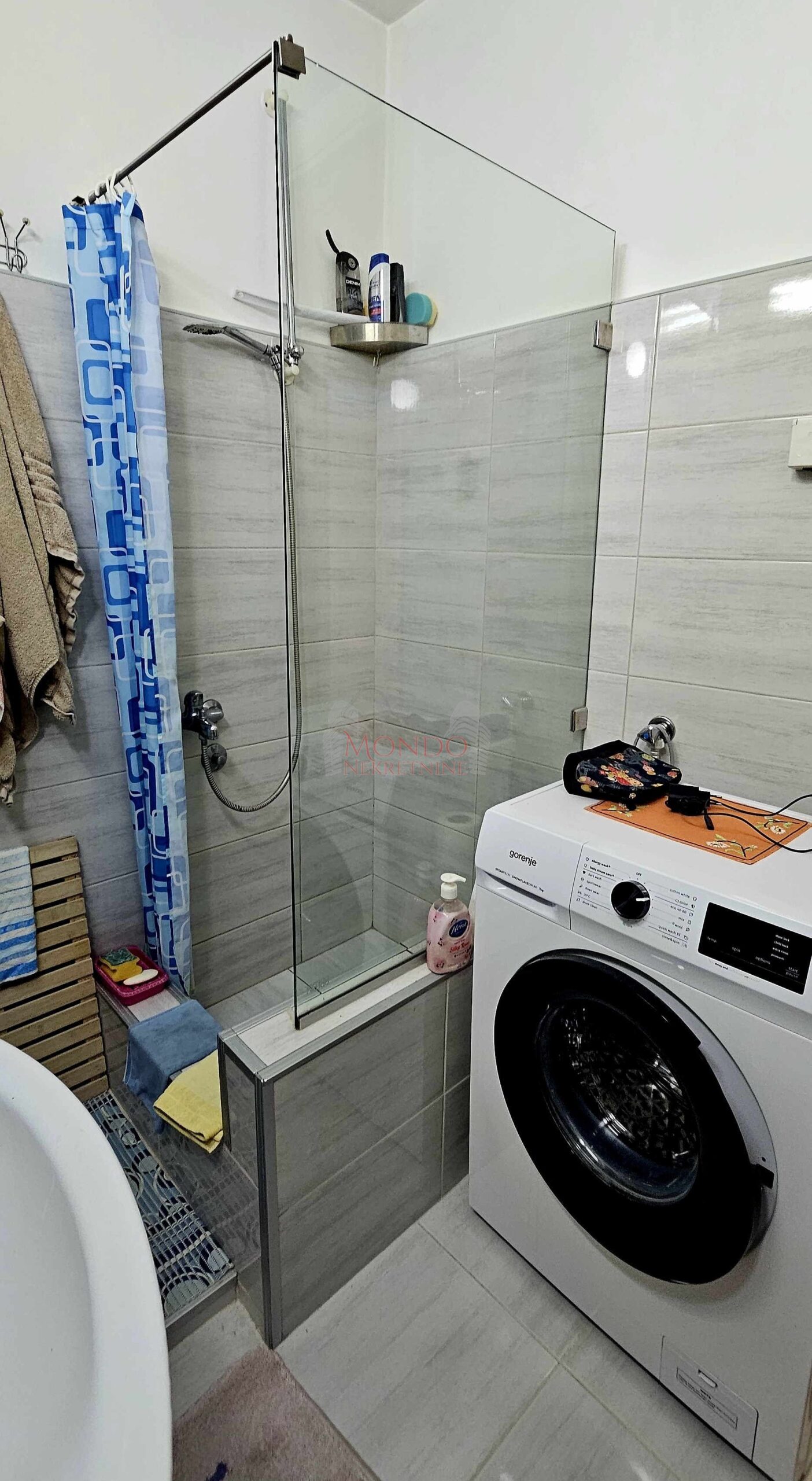 Odličan trosoban stan, 85 m2, IV sprat