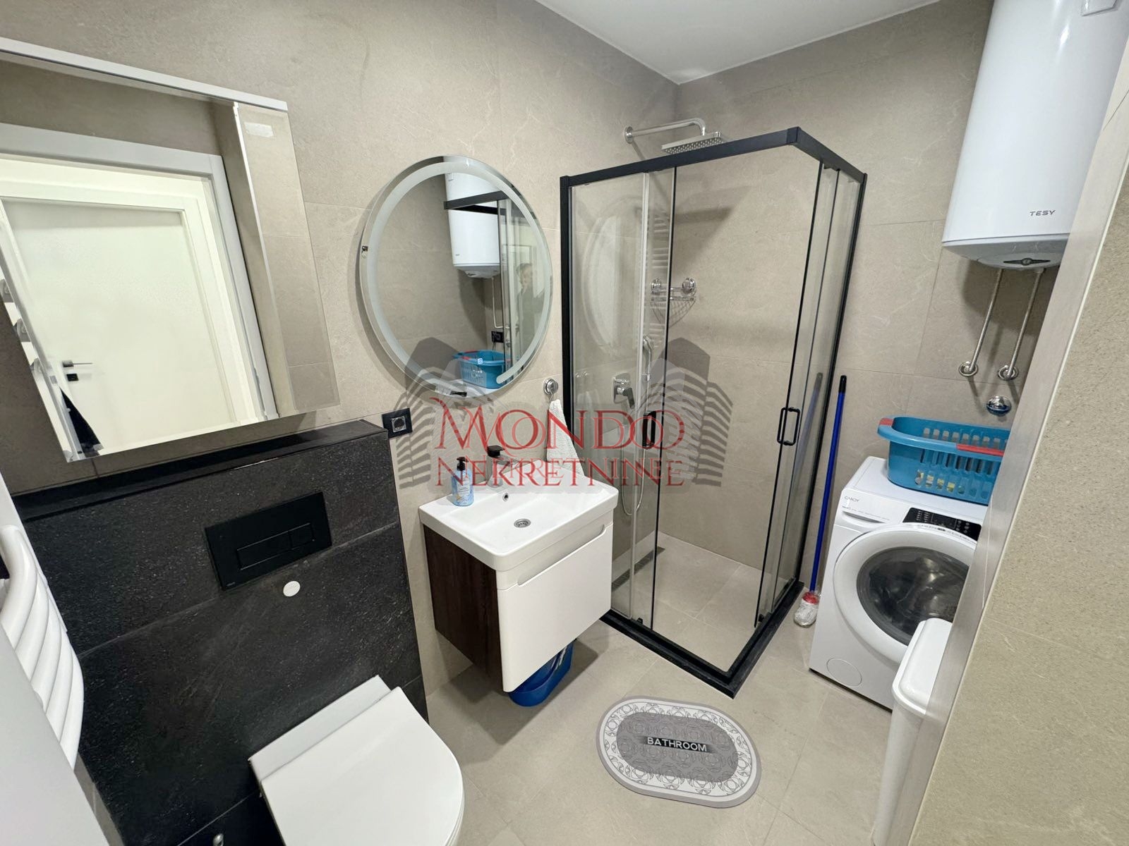 Jednoiposoban nov stan u centru grada kod Saborne crkve