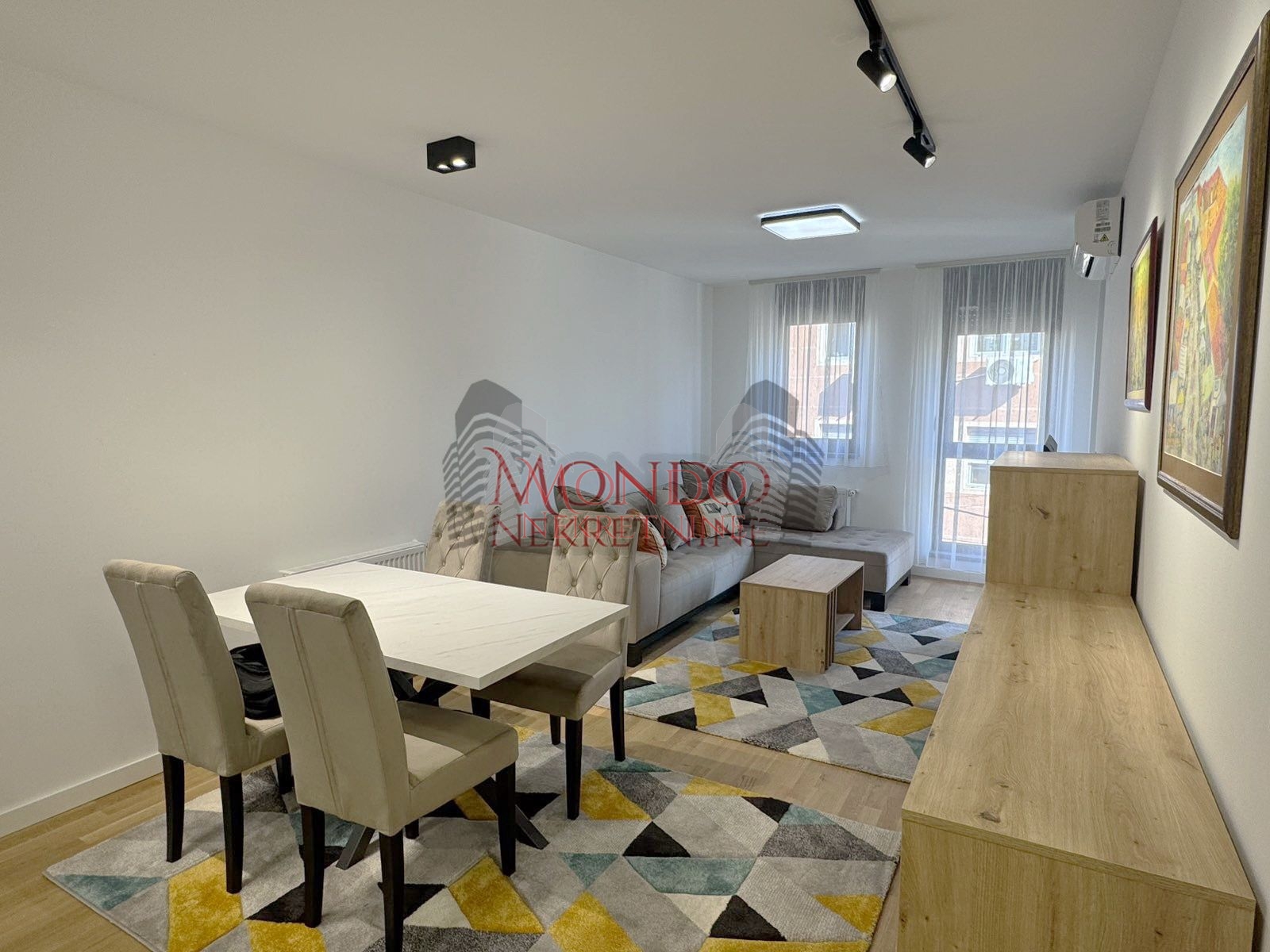 Jednoiposoban nov stan u centru grada kod Saborne crkve