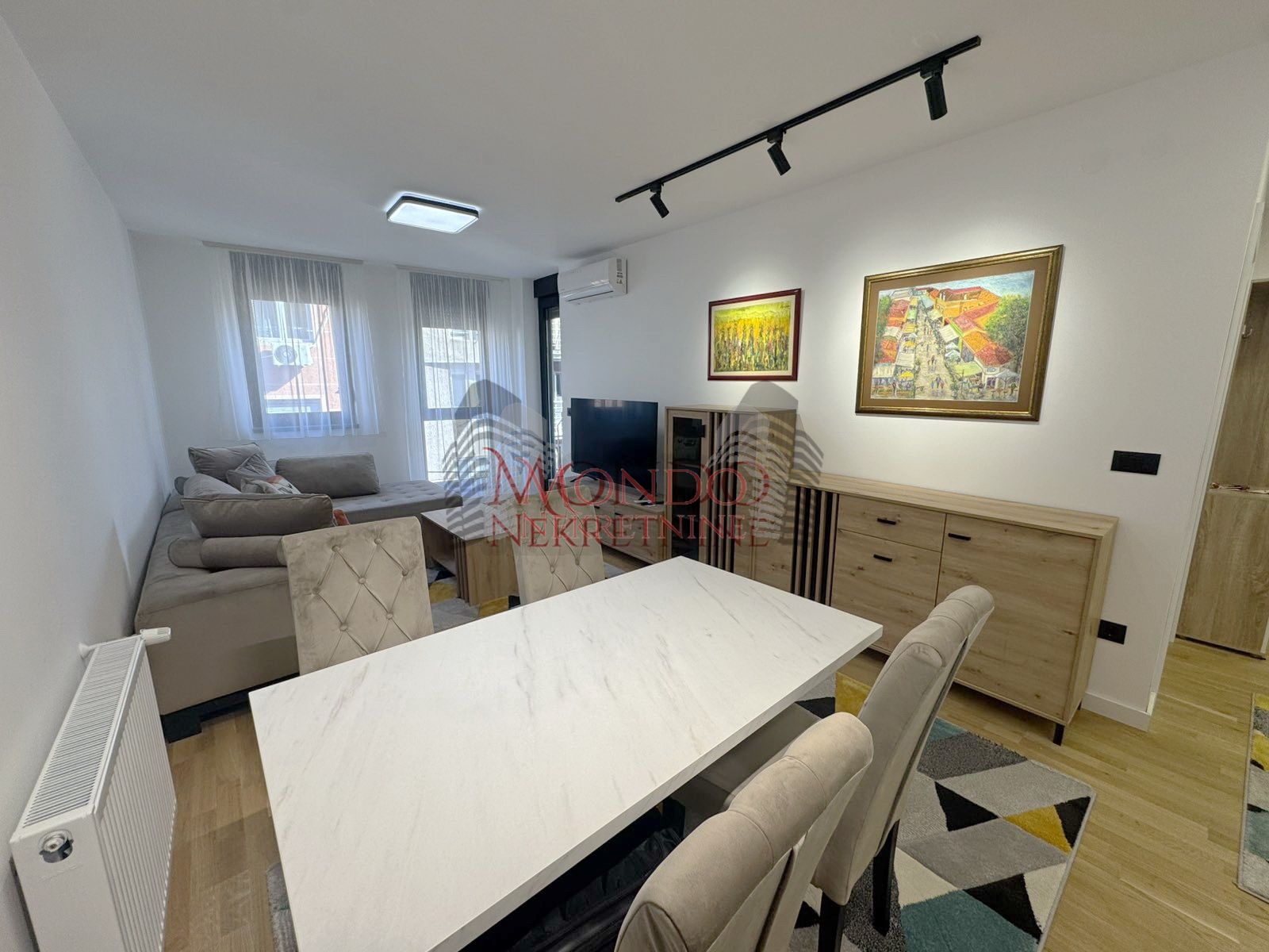 Jednoiposoban nov stan u centru grada kod Saborne crkve