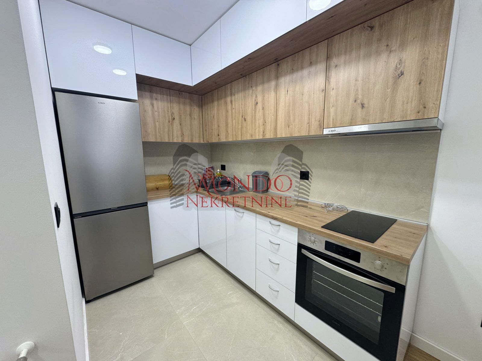 Jednoiposoban nov stan u centru grada kod Saborne crkve