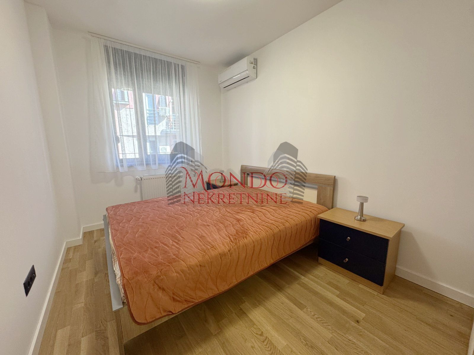 Jednoiposoban nov stan u centru grada kod Saborne crkve