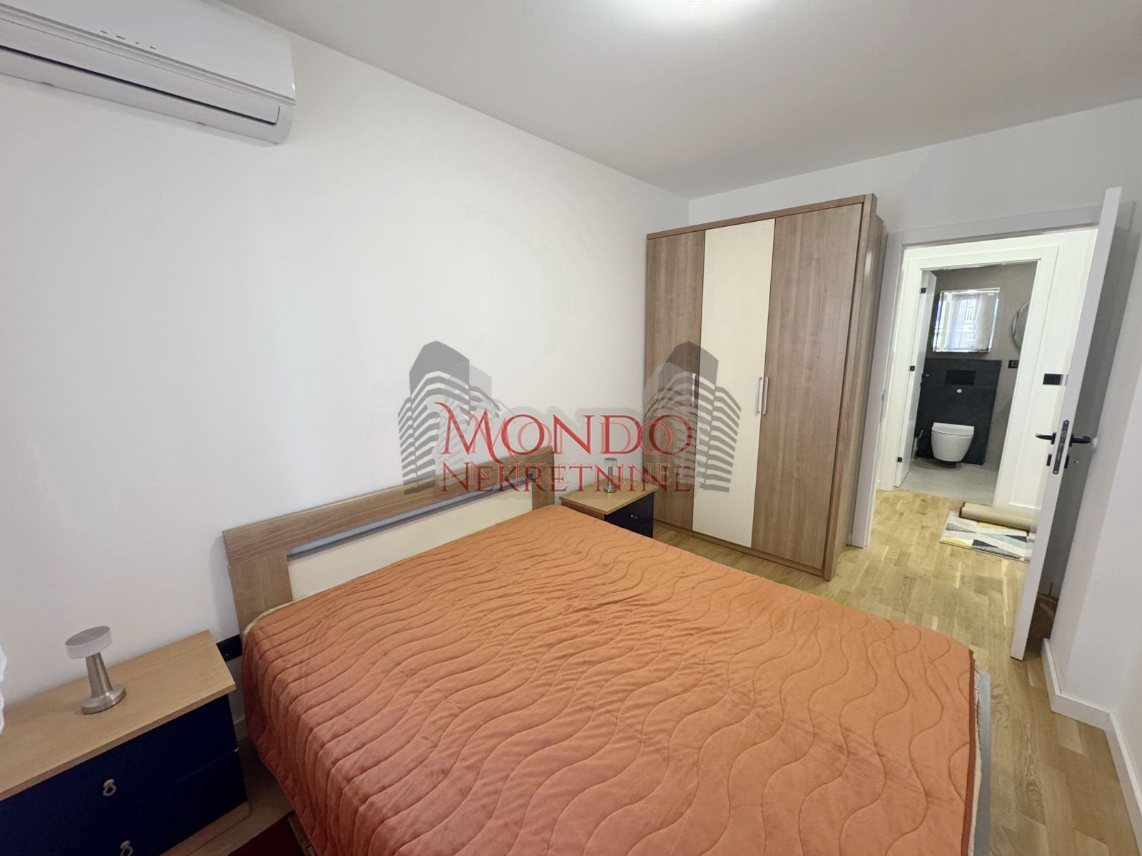 Jednoiposoban nov stan u centru grada kod Saborne crkve