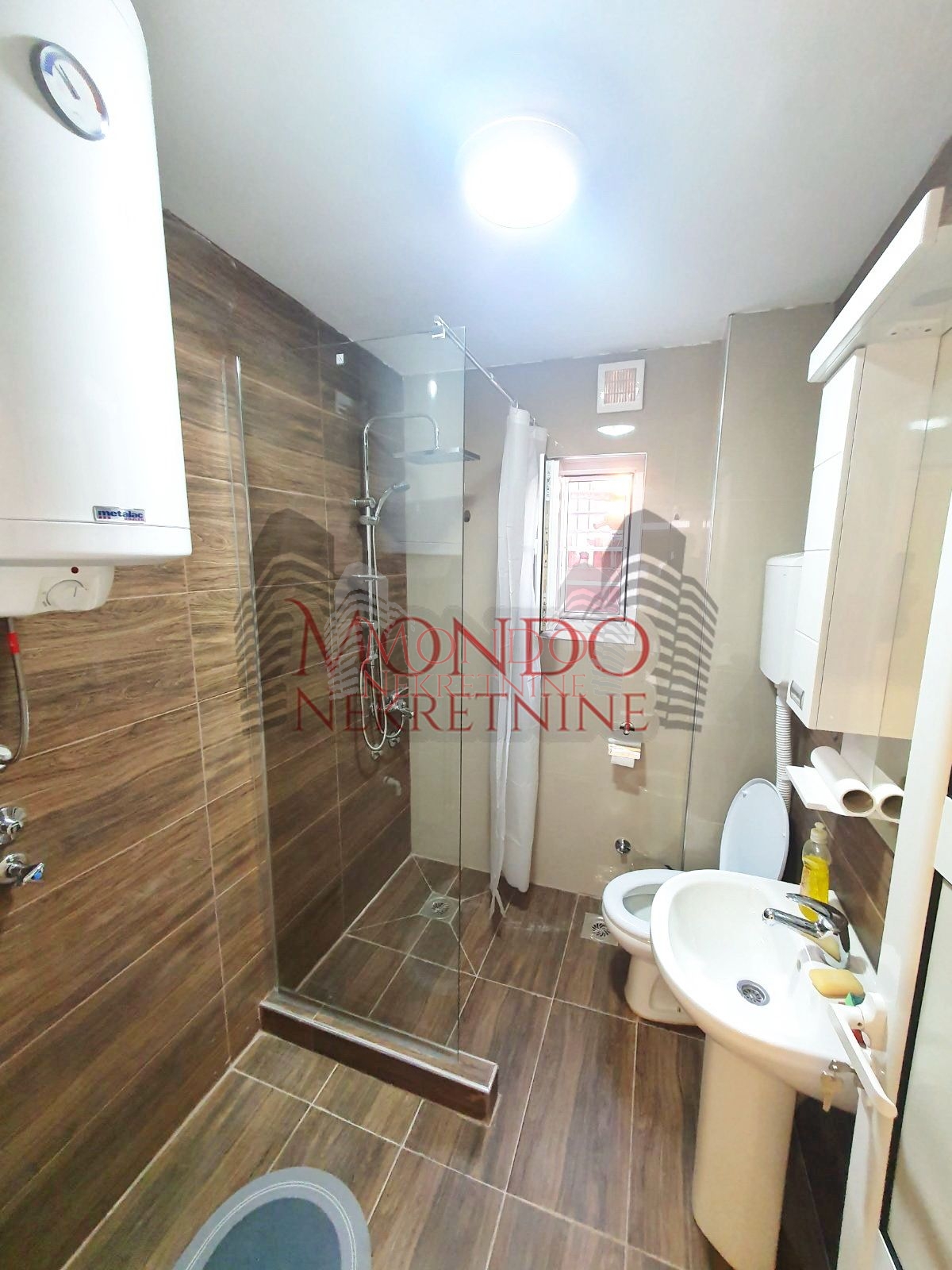 Jednoiposban nenamešten stan kod hotela Marica