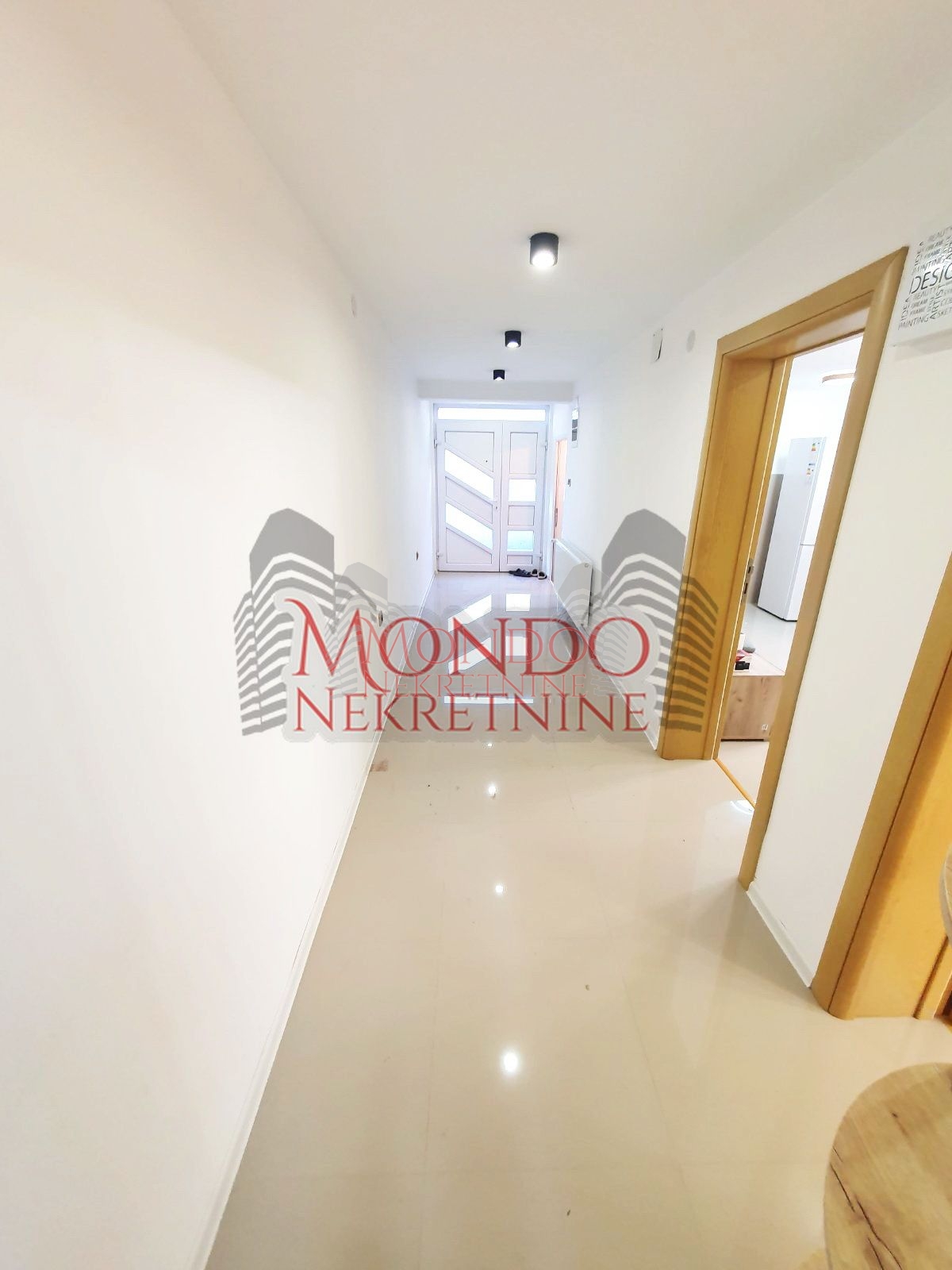 Jednoiposban nenamešten stan kod hotela Marica