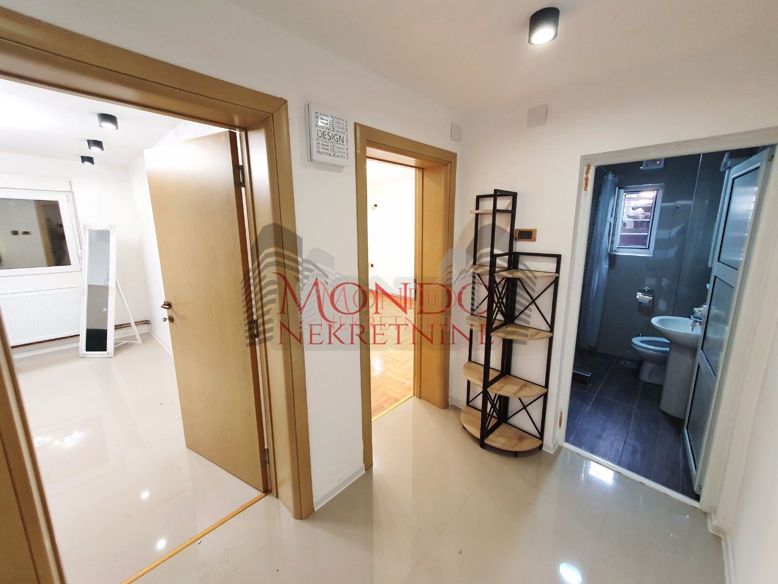 Jednoiposban nenamešten stan kod hotela Marica