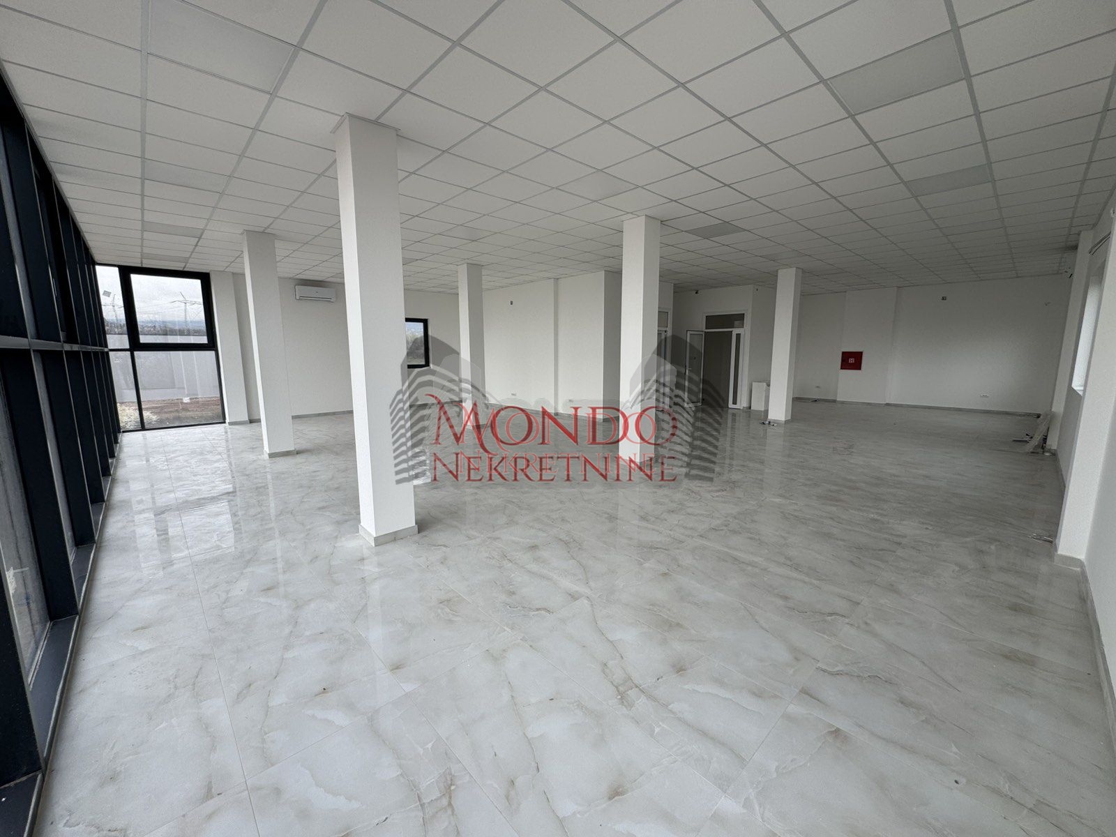 Nov kancelarisko-magacinski prostor u blizini naplatne rampe Istok