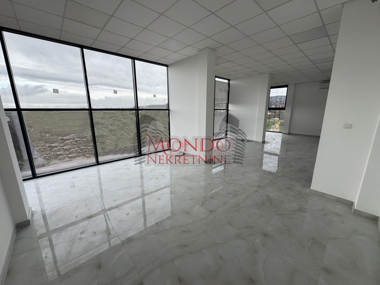 Nov kancelarisko-magacinski prostor u blizini naplatne rampe Istok