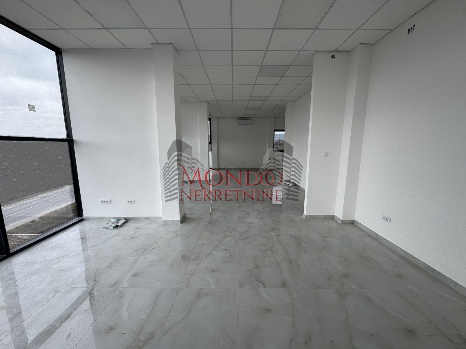 Nov kancelarisko-magacinski prostor u blizini naplatne rampe Istok