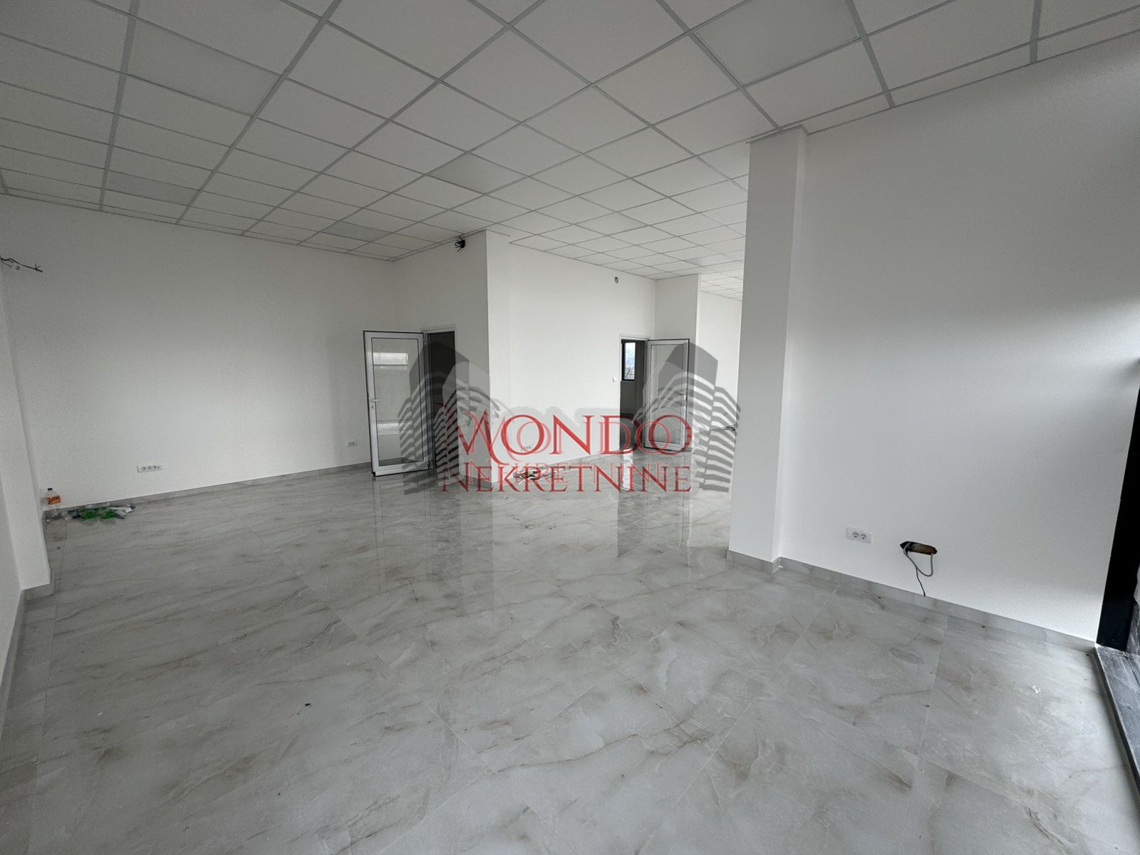 Nov kancelarisko-magacinski prostor u blizini naplatne rampe Istok