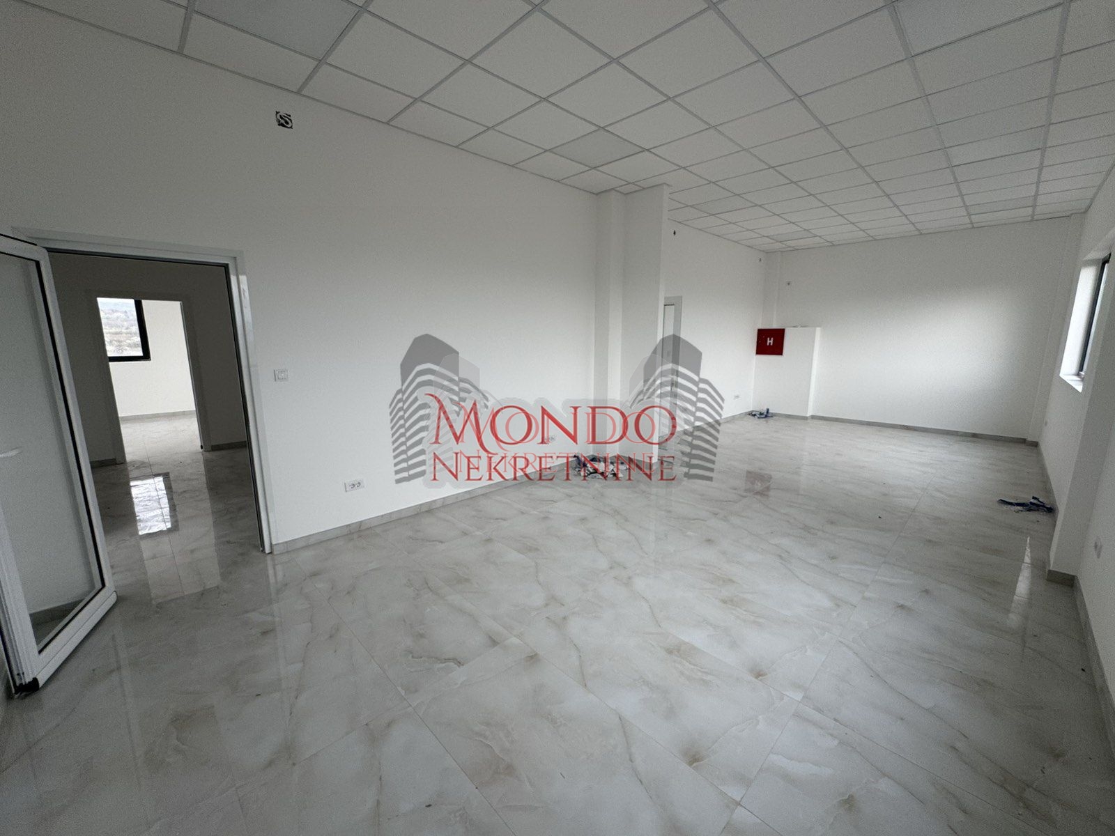 Nov kancelarisko-magacinski prostor u blizini naplatne rampe Istok
