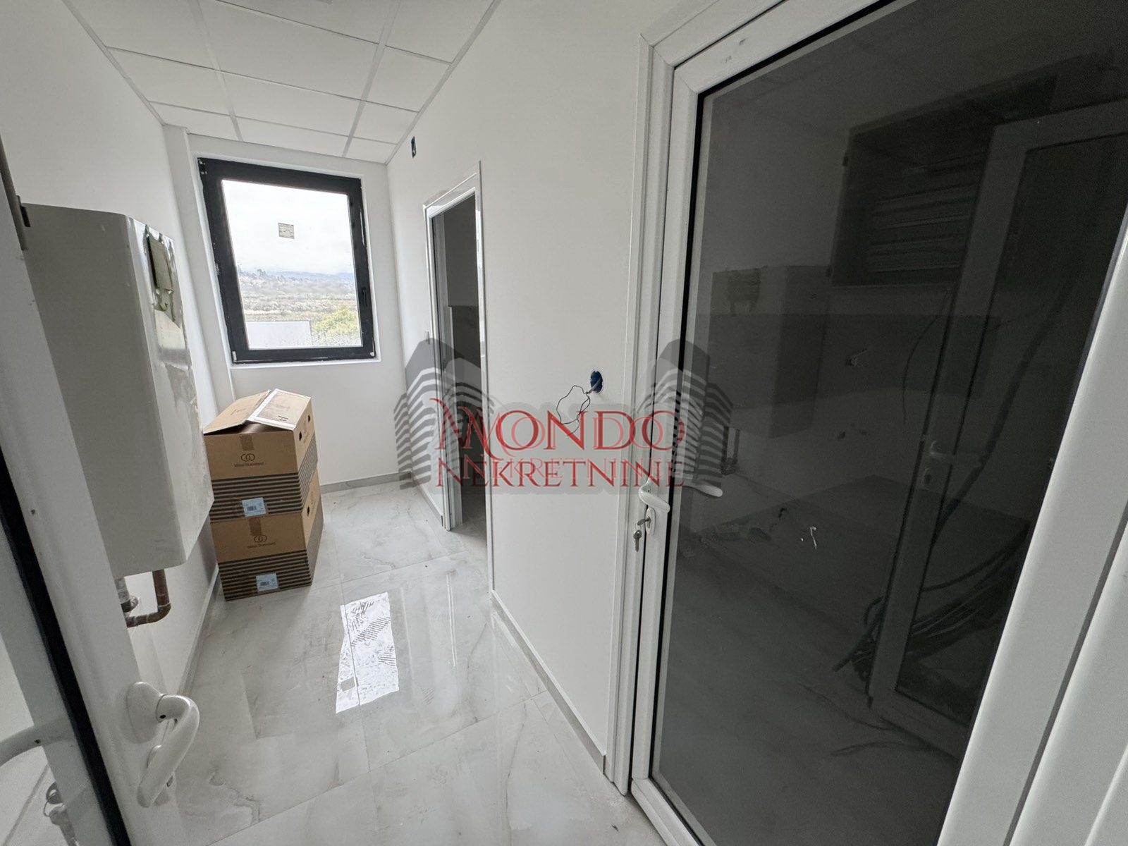 Nov kancelarisko-magacinski prostor u blizini naplatne rampe Istok