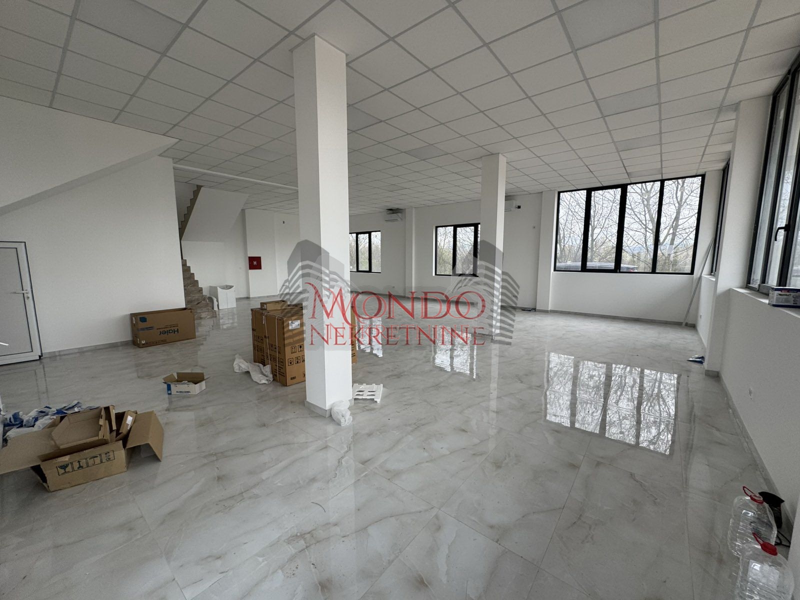 Nov kancelarisko-magacinski prostor u blizini naplatne rampe Istok
