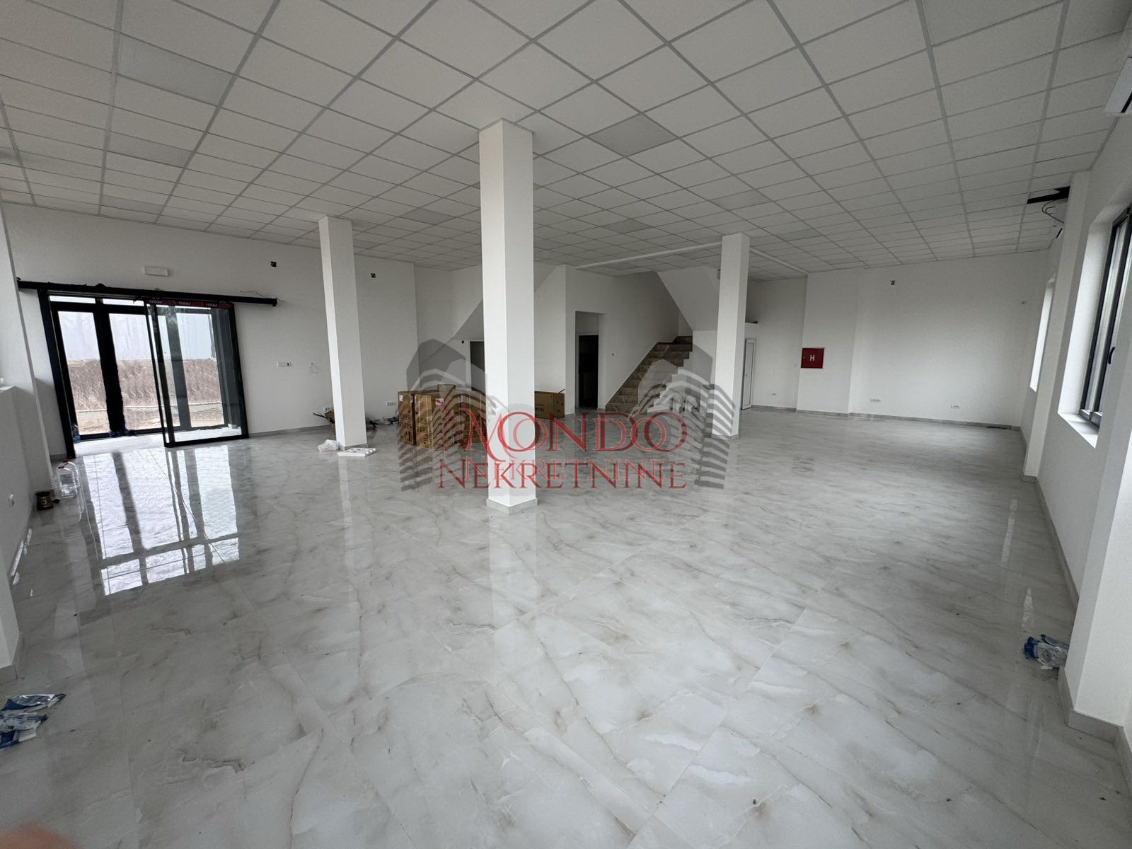 Nov kancelarisko-magacinski prostor u blizini naplatne rampe Istok