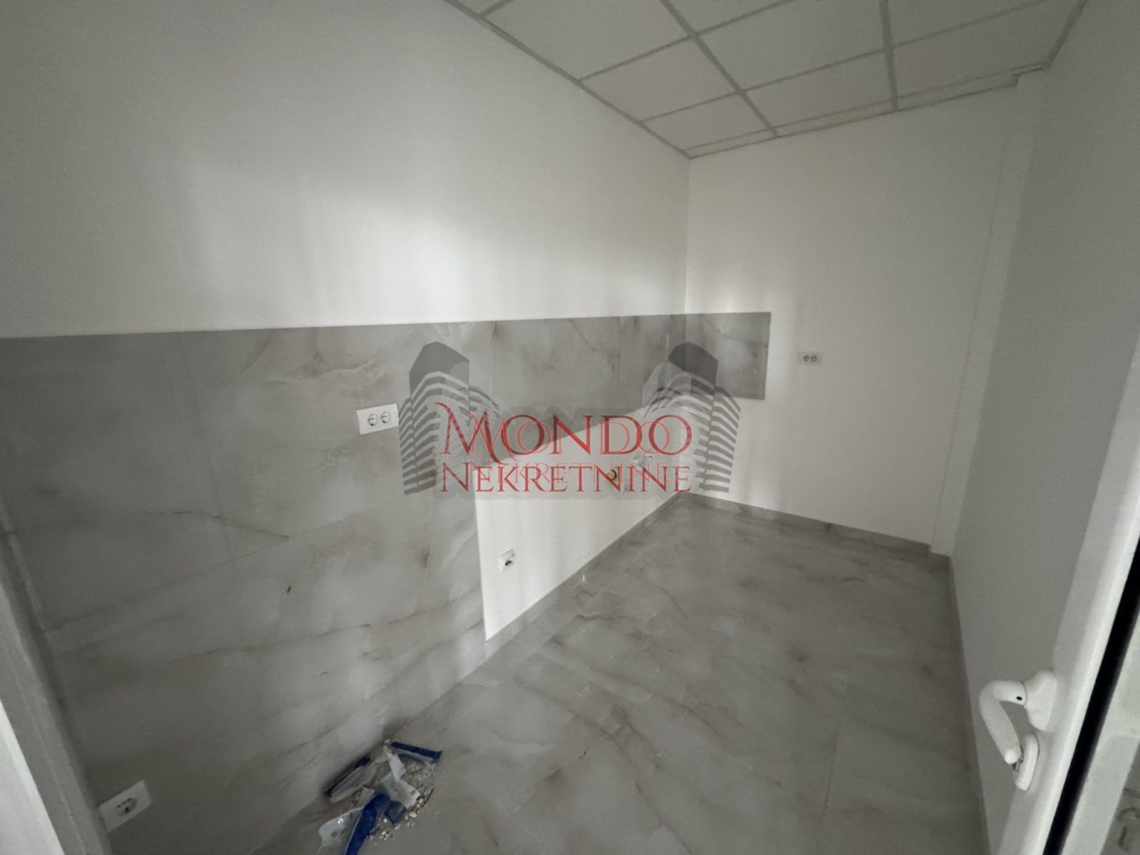 Nov kancelarisko-magacinski prostor u blizini naplatne rampe Istok