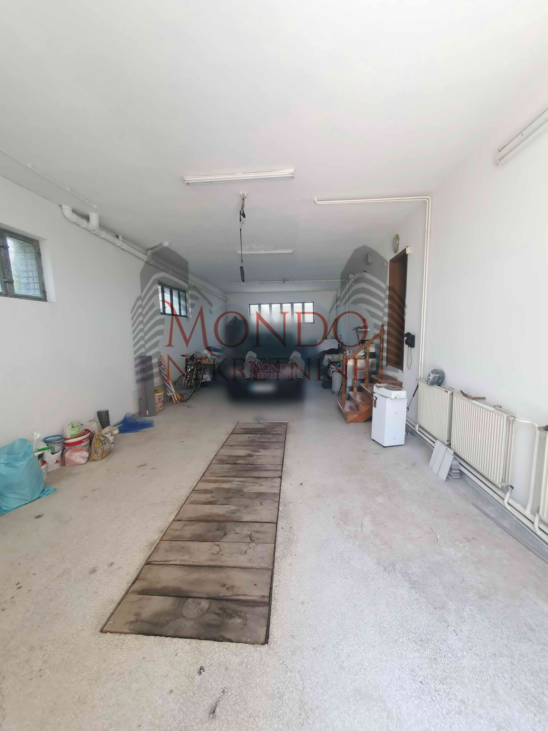 Prodaja kuće u okolini Niša, 450m2, plac 10 ari