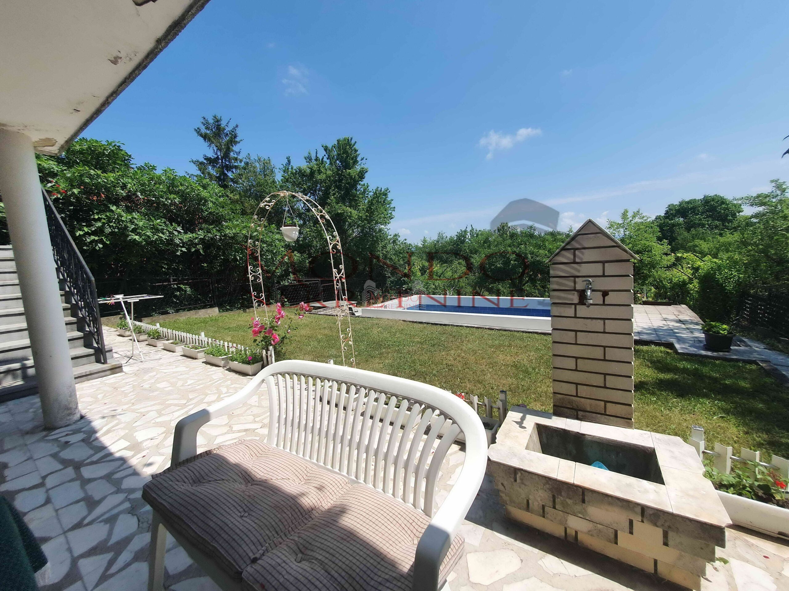 Prodaja kuće u okolini Niša, 450m2, plac 10 ari