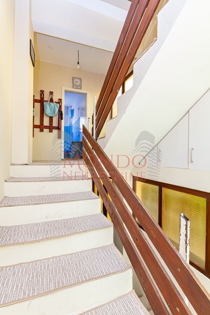 Dvospratna kuća na trošarini, ta,, Niš