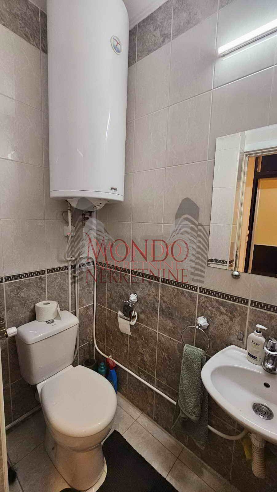 Trosoban stan 78m2 u poslovnom komplesu Magdon.