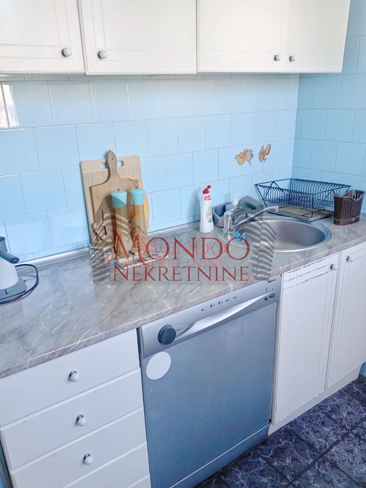 Dvoiposoban stan kod medicnskog fakulteta