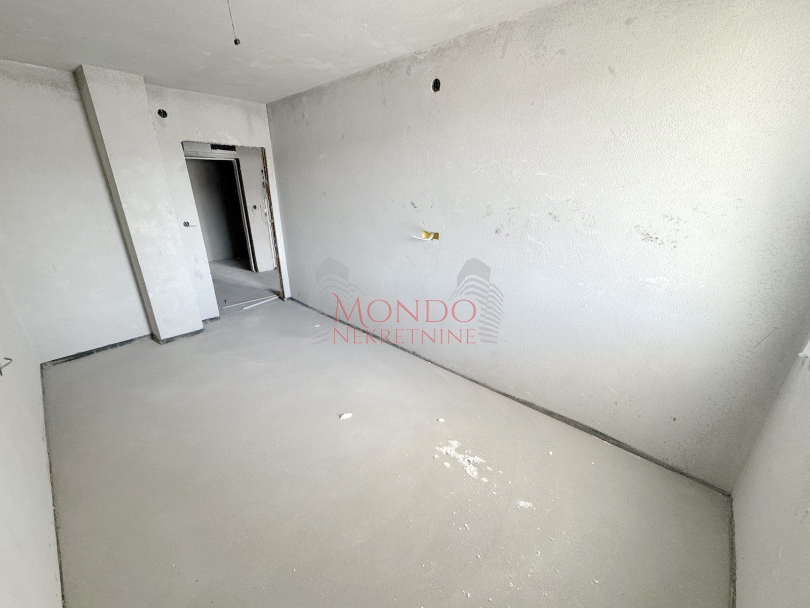 Dvoiposoban nov stan na Panteleju kod ART Caffea